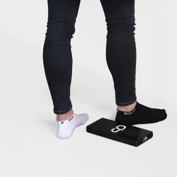 SOLIT socks black and white pack - de stijlvolle oplossing tegen afzakkende enkelsokken